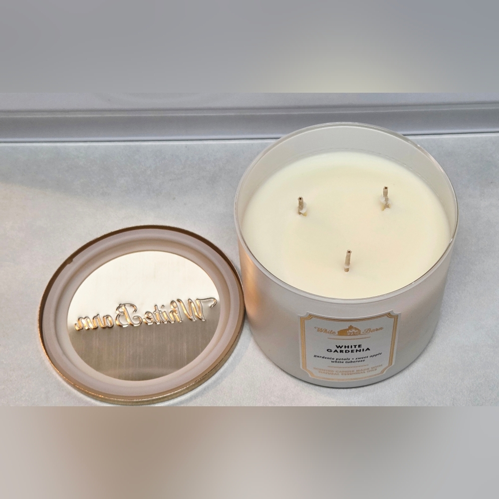 White Barn White Gardenia 3x3.5" Candle New - Picture 2 of 5